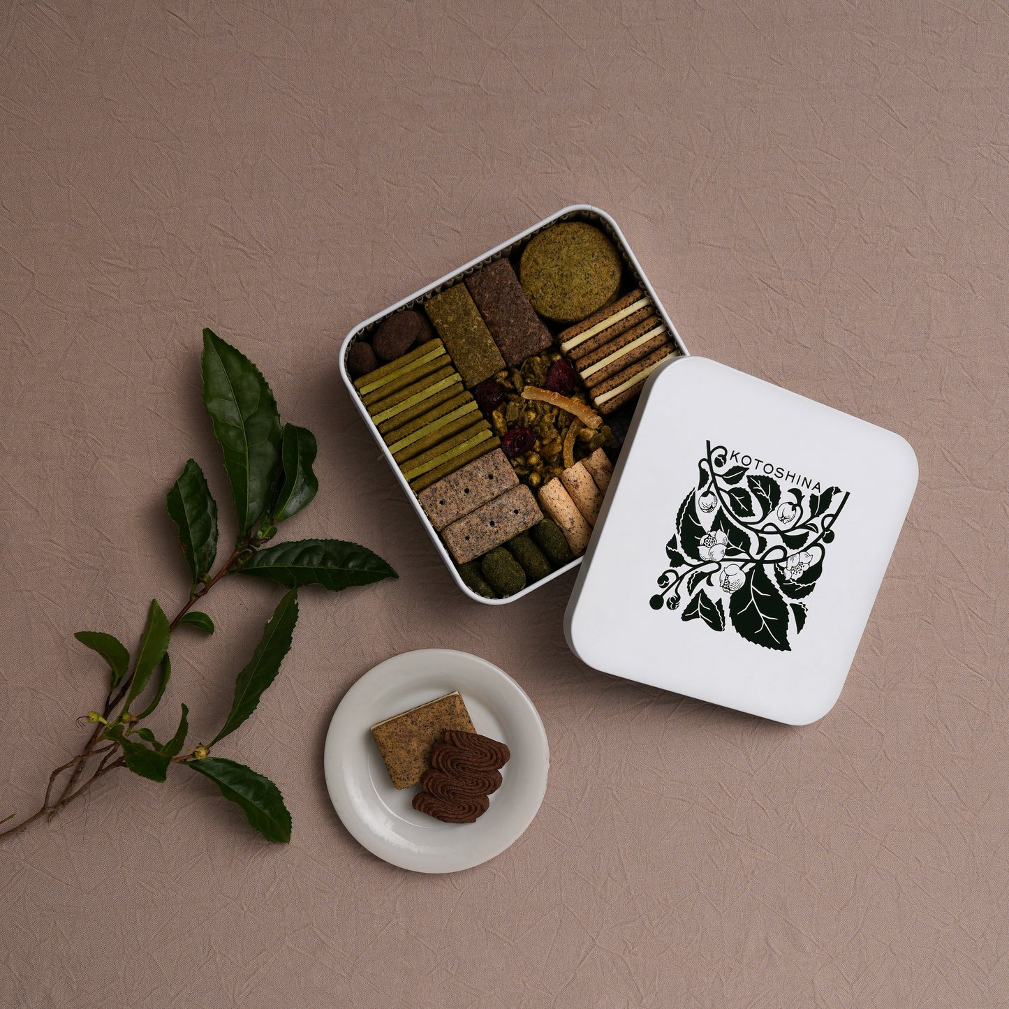 【ホリデー限定パッケージ】KOTOSHINA 茶葉クッキー缶11種